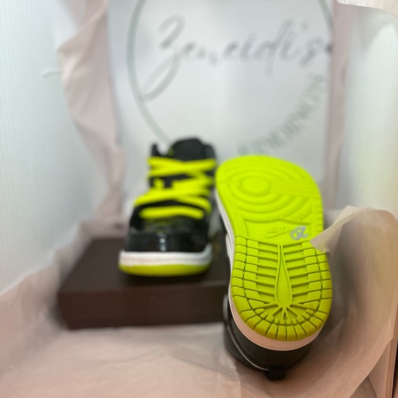 jordan 1 mid black cyber mystic green